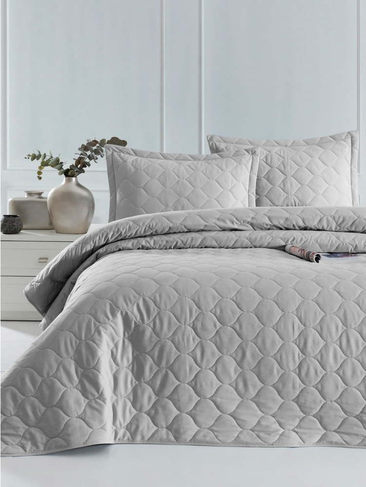 Světle šedý přehoz přes postel se 2 povlaky na polštář z ranforce bavlny EnLora Home Fresh