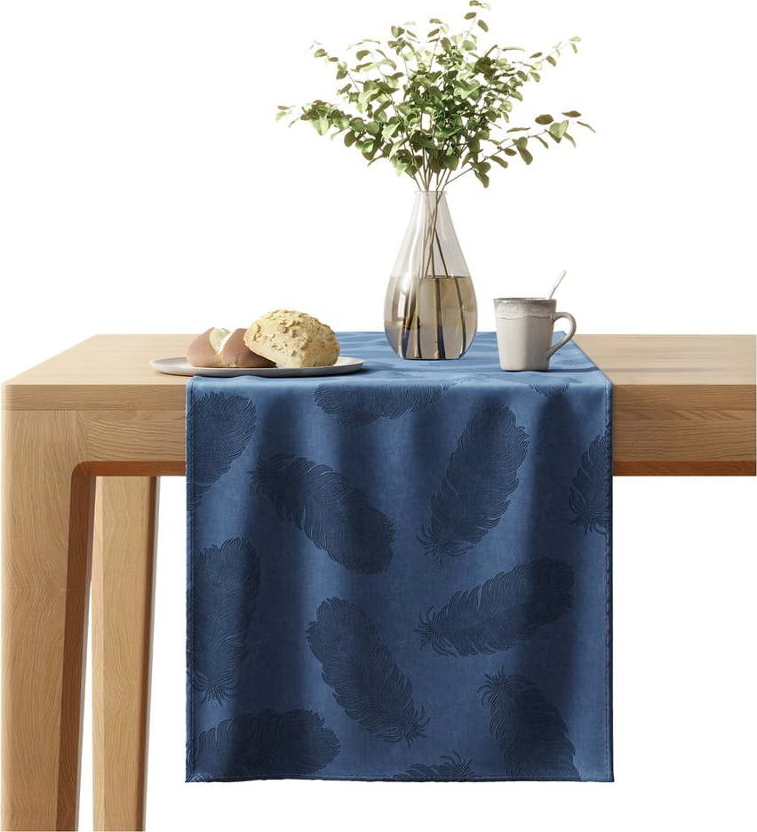 Tmavě modrý běhoun na stůl se sametovým povrchem AmeliaHome Peacock