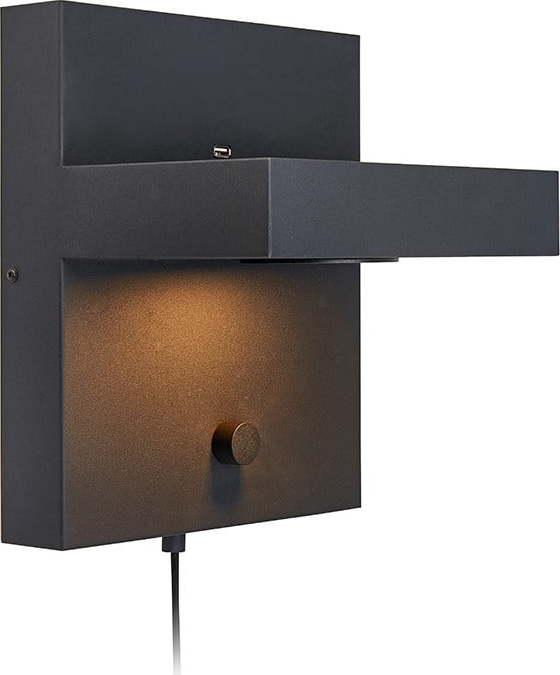 Černá nástěnná lampa s poličkou a USB nabíjecí stanicí Markslöjd Kubik Markslöjd