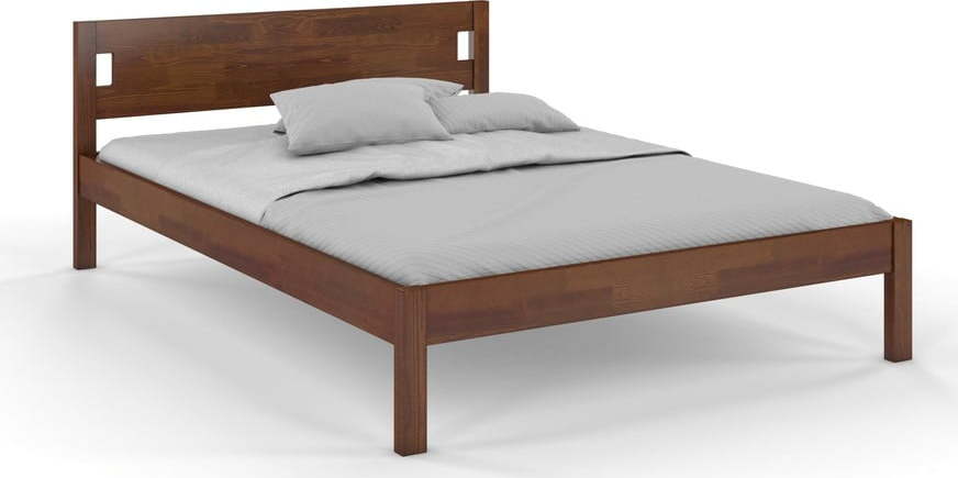 Tmavě hnědá dvoulůžková postel z borovicového dřeva 140x200 cm Laxbaken – Skandica SKANDICA