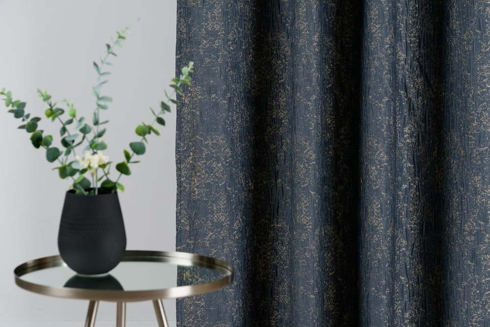 Tmavě modro-šedý závěs 135x280 cm Wayland – Mendola Fabrics Mendola Fabrics